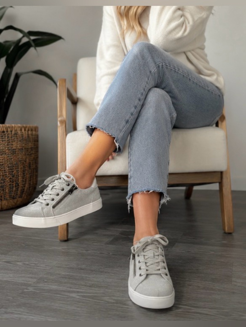 Revitalign Wrigley Oatmeal Shimmer Suede Orthotic Sneaker Women’s Size 9